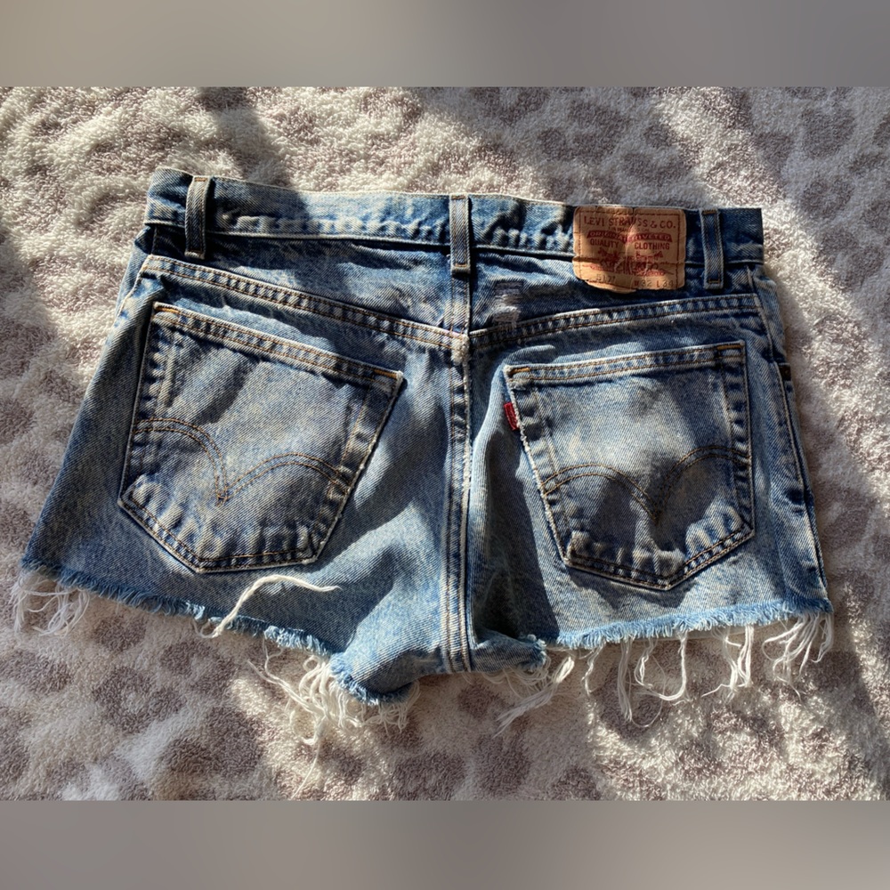 Vintage 90s Levi’s High Waist Cutoff Jean Shorts Size 32 - Picture 8 of 14
